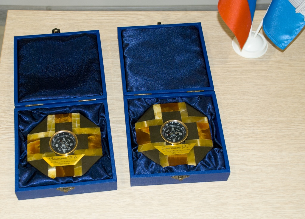 День географа в Ульяновске. Симбирцитовый компас День географа в Ульяновске. Симбирцитовый компас