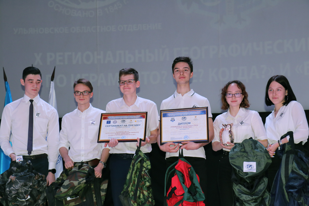 Победители турнира по "Брейн-Рингу" - Команда "Совята" Лицея при УлГТУ Победители турнира по "Брейн-Рингу" - Команда "Совята" Лицея при УлГТУ