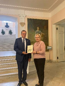 Ульяновское отделение Русского географического общества пополнило фонд Ульяновской областной научной библиотеки имени В.И. Ленина